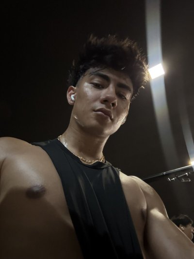 Watch Luca Ambrose's leaked NSFW photo on TwXstars