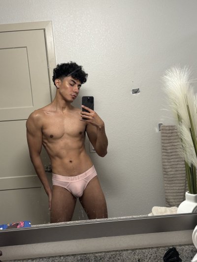 Watch Luca Ambrose's leaked NSFW photo on TwXstars