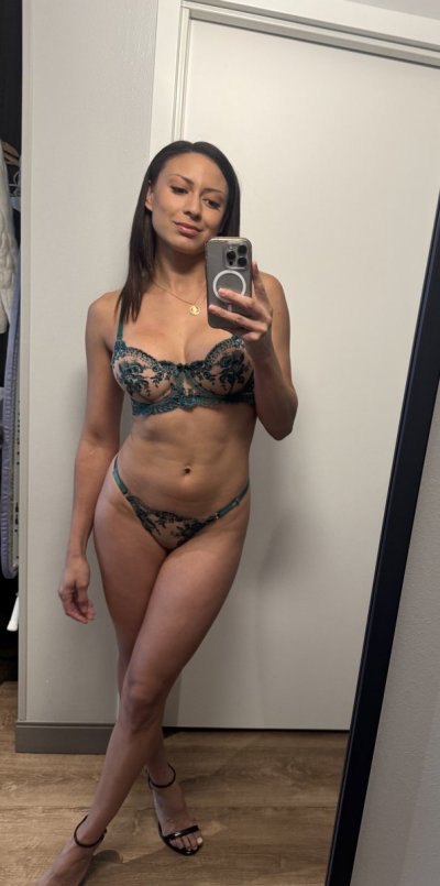 Watch Cassie Del Isla's leaked NSFW photo on TwXstars