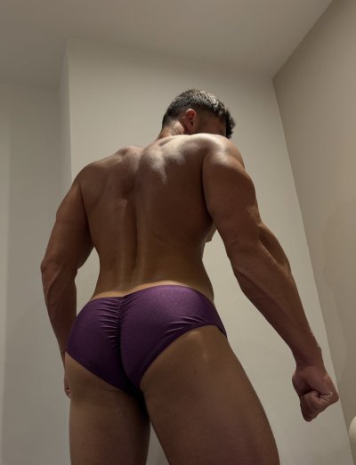 Watch J's leaked NSFW photo on TwXstars