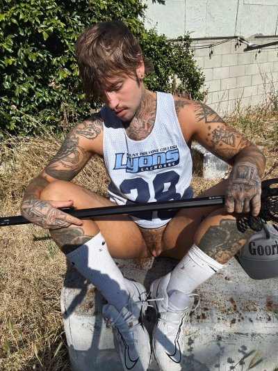 Watch Austin Spears FTM🏳️‍⚧️$3 OF's leaked NSFW photo on TwXstars