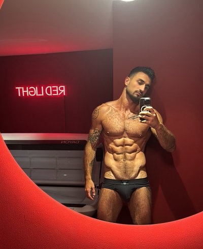 Watch AdamAlberto's leaked NSFW photo on TwXstars