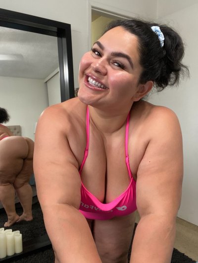 Watch OnlyKarlaLane's leaked NSFW photo on TwXstars