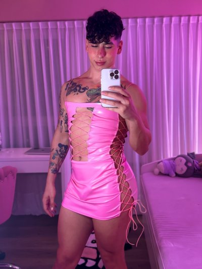 Watch Emi Vela's leaked NSFW photo on TwXstars