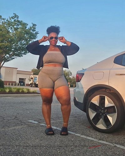 Watch MzShibaBaby's leaked NSFW photo on TwXstars
