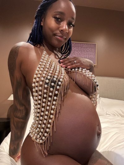 Watch Midnight SG's leaked NSFW photo on TwXstars