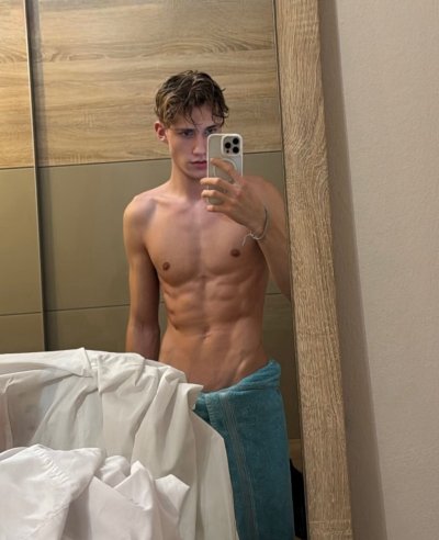 Watch AlejandroXwood's leaked NSFW photo on TwXstars