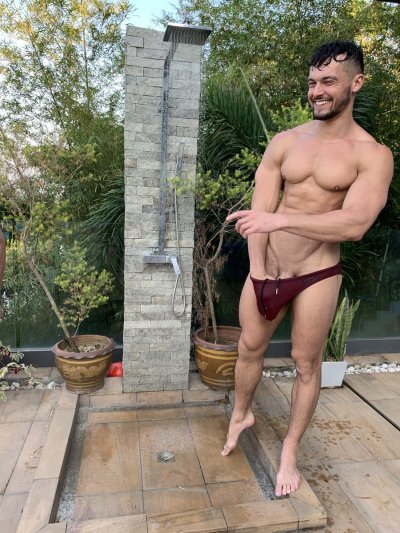 Watch J's leaked NSFW photo on TwXstars