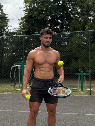 Watch J's leaked NSFW photo on TwXstars