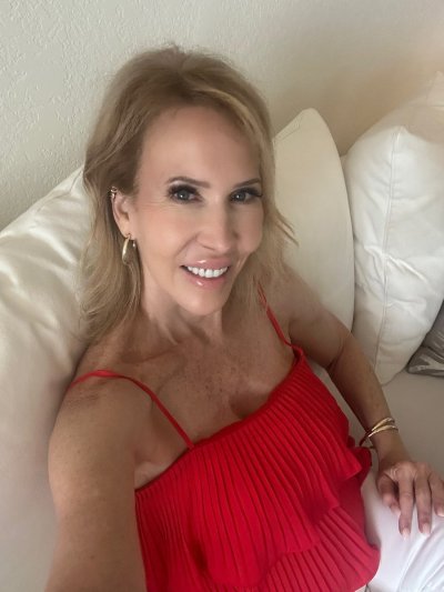 Watch Erica Lauren's leaked NSFW photo on TwXstars