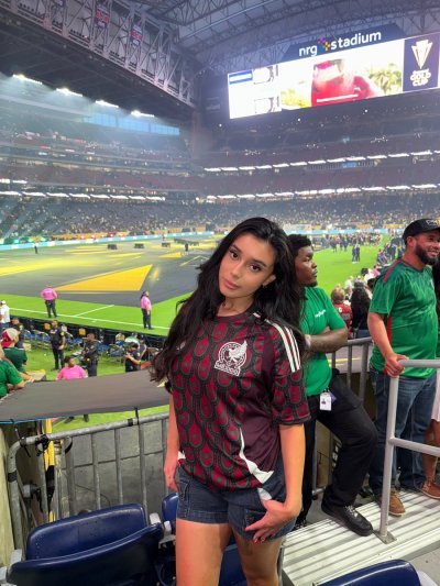 Watch YL's leaked NSFW photo on TwXstars