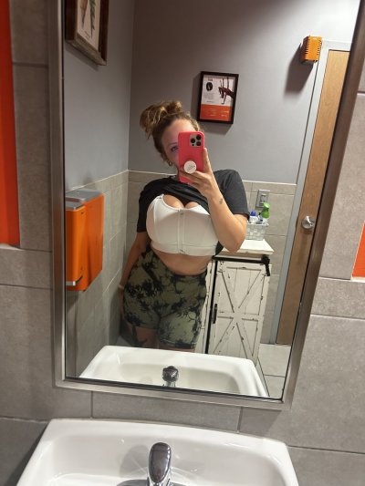 Watch Gabby Stone's leaked NSFW photo on TwXstars