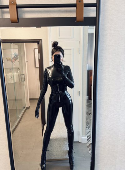 Watch Mistress Alessa's leaked NSFW photo on TwXstars