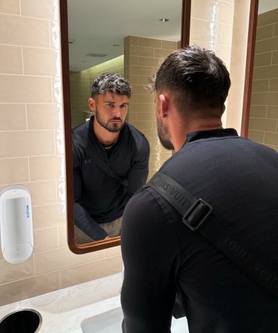 Watch J's leaked NSFW photo on TwXstars