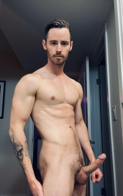 Watch Dan Benson's leaked NSFW photo on TwXstars