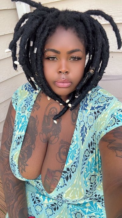 Watch Miss Raquel 🪷📿's leaked NSFW photo on TwXstars