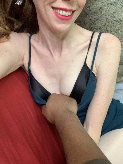 Watch The Real Sexy Librarian's leaked NSFW photo on TwXstars