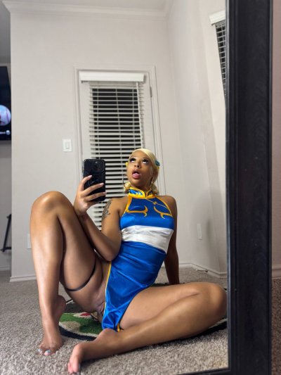 Watch Crreamy 🥛's leaked NSFW photo on TwXstars