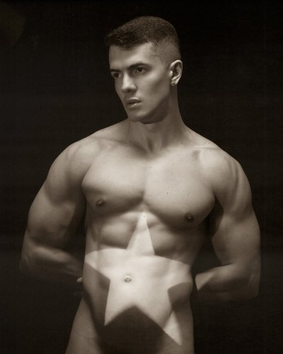 Watch Eric Rey's leaked NSFW photo on TwXstars