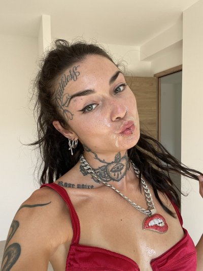 Watch Snow 🐍's leaked NSFW photo on TwXstars