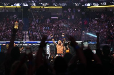 Watch Ariel Helwani's leaked NSFW photo on TwXstars