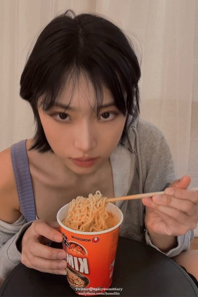 Watch SpicyGum✨'s leaked NSFW photo on TwXstars