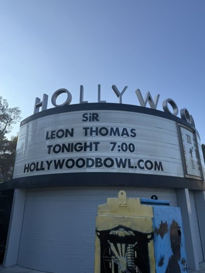 Watch Leon Thomas's leaked NSFW photo on TwXstars