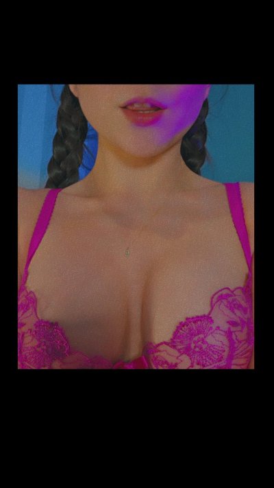 Watch Emily Hill - TOP 0.01% OnlyFans's leaked NSFW photo on TwXstars