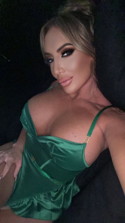 Watch RICHELLE RYAN's leaked NSFW photo on TwXstars