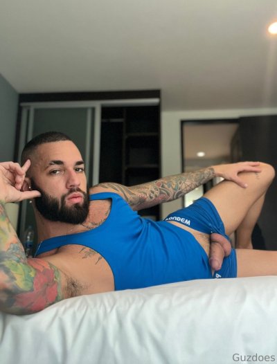 Watch Gus's leaked NSFW photo on TwXstars