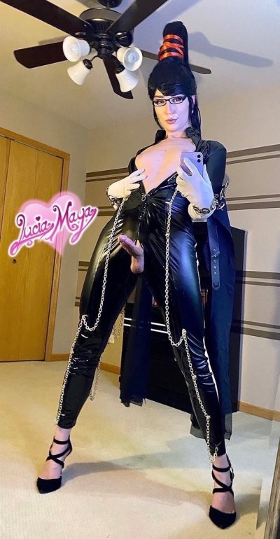 Watch Lucia Maya's leaked NSFW photo on TwXstars