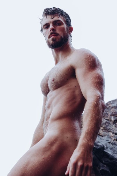 Watch Mr Bradford's leaked NSFW photo on TwXstars