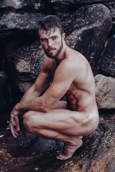 Watch Mr Bradford's leaked NSFW photo on TwXstars