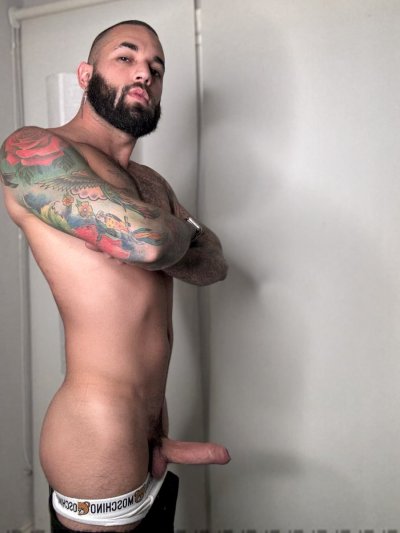 Watch Gus's leaked NSFW photo on TwXstars