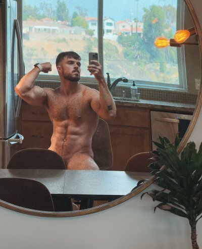 Watch Mr Bradford's leaked NSFW photo on TwXstars