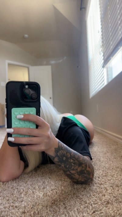 Watch liisabbyy's leaked NSFW photo on TwXstars