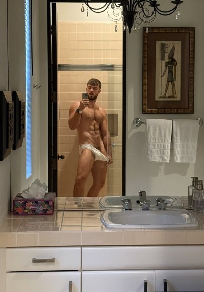 Watch Mr Bradford's leaked NSFW photo on TwXstars