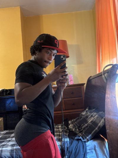 Watch E money's leaked NSFW photo on TwXstars