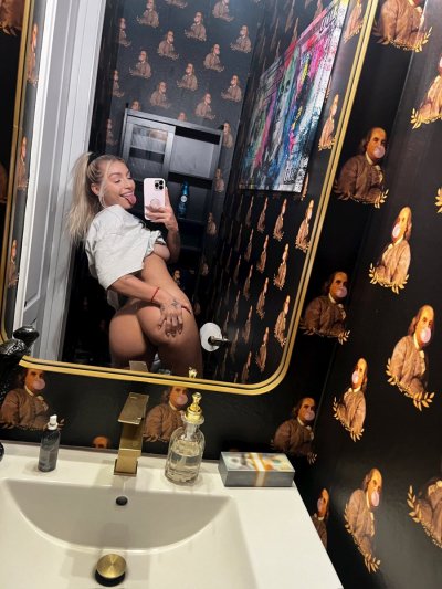 Watch therealbrittfit's leaked NSFW photo on TwXstars