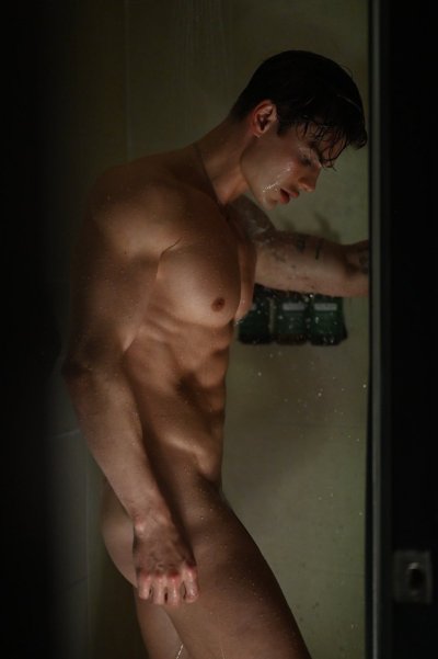 Watch Melvin Moore's leaked NSFW photo on TwXstars