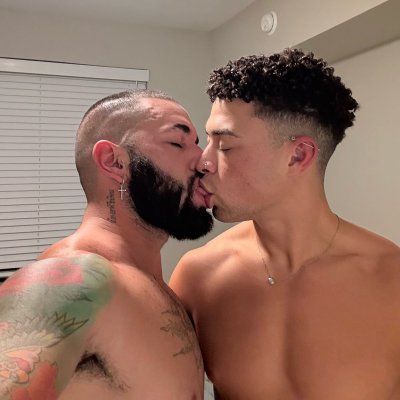 Watch Gus's leaked NSFW photo on TwXstars