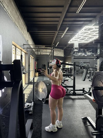 Watch sharalifts's leaked NSFW photo on TwXstars