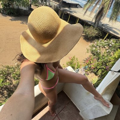 Watch Alexis 💗's leaked NSFW photo on TwXstars