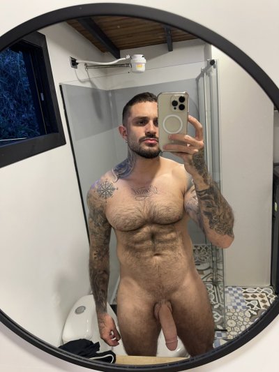 Watch Julian Chase's leaked NSFW photo on TwXstars