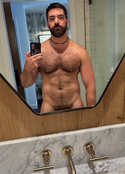 Watch TheGayGaston 🧔🏻‍♂️🌈's leaked NSFW photo on TwXstars