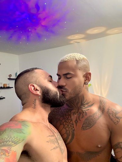 Watch Gus's leaked NSFW photo on TwXstars