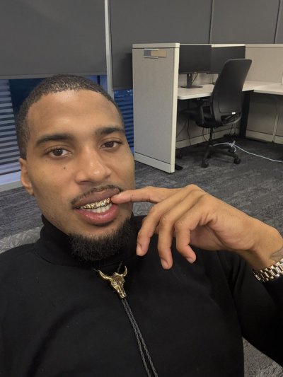 Watch 17th Chariot's leaked NSFW photo on TwXstars