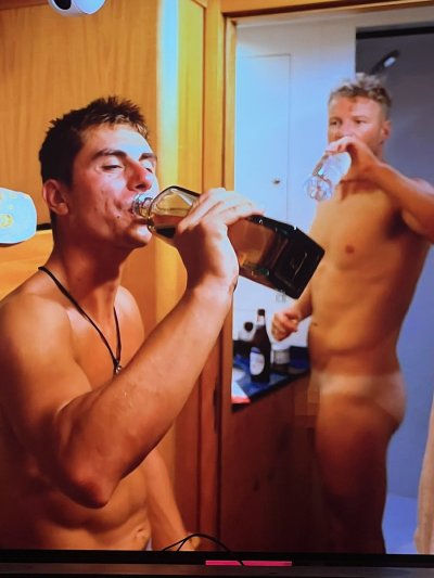 Watch Noah White's leaked NSFW photo on TwXstars