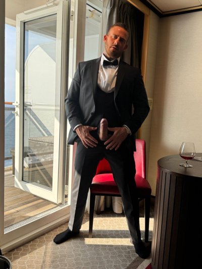 Watch BigLiamXXX's leaked NSFW photo on TwXstars