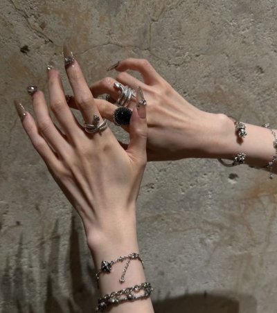 Watch bambi's leaked NSFW photo on TwXstars